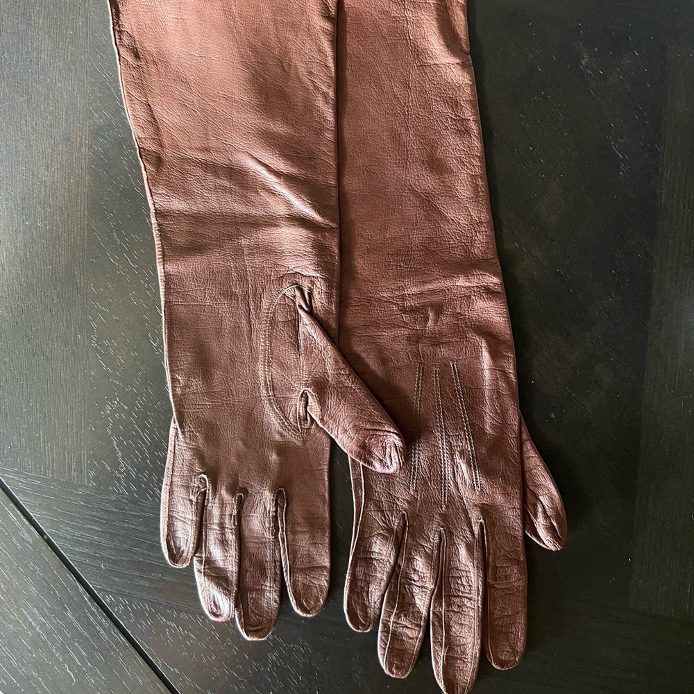 Vintage brown leather long sleeved gloves